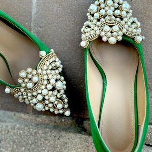 Green kitten heel with pearl detail